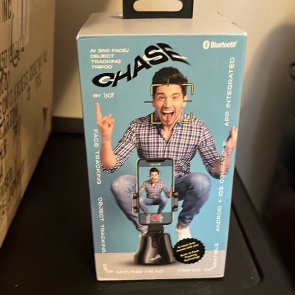 Bluetooth CHASE BY IJOY Face/object tracking tripod New in Box - Picture 8 of 11